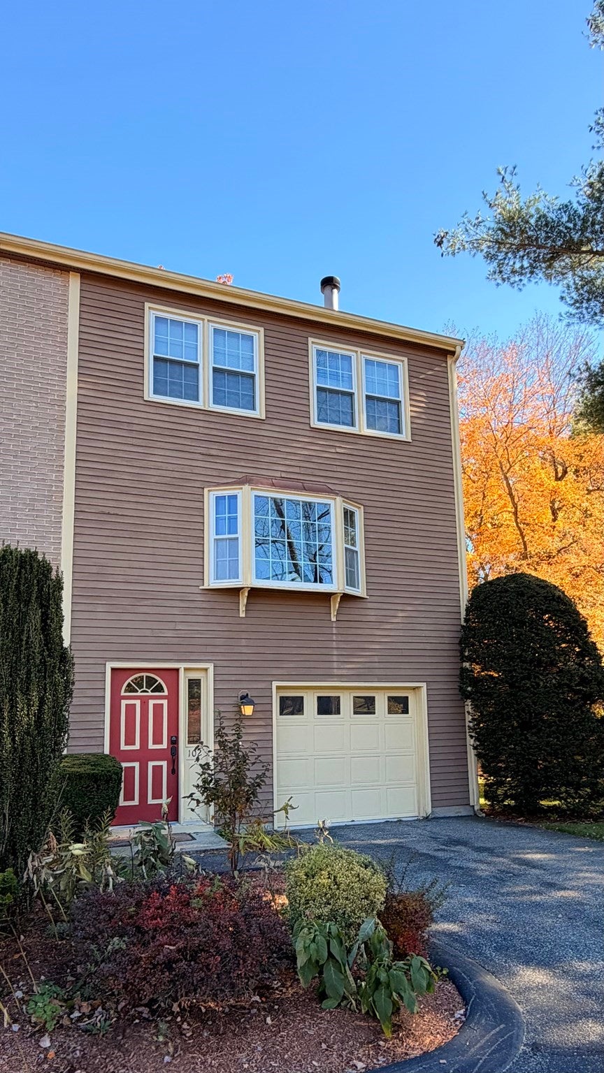 102 Heritage Dr 102