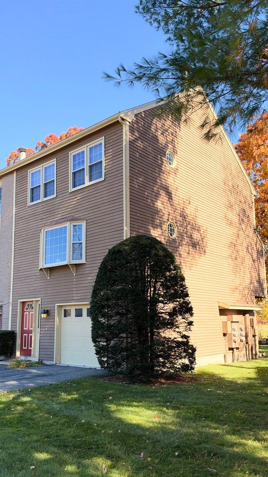Photo of 102 Heritage Dr #102, Tewksbury, MA