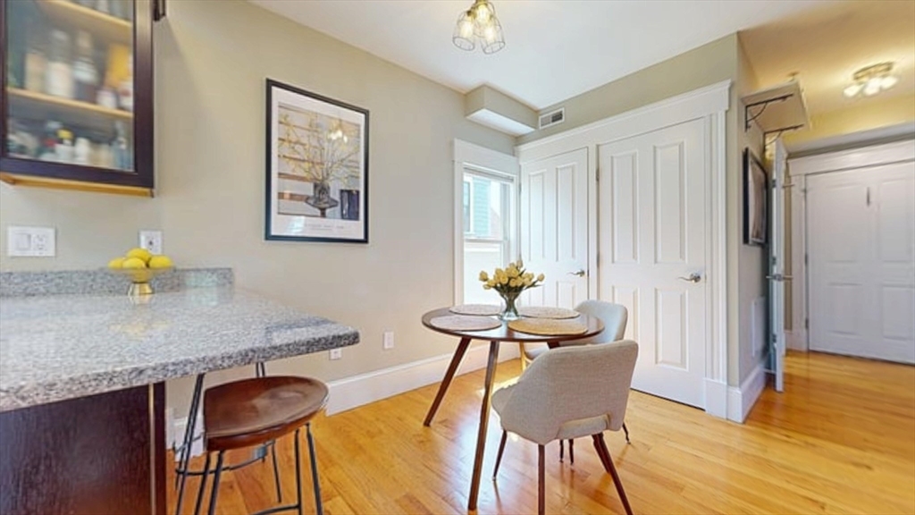 4 Cameron AVE #2, Somerville, MA Photo #9
