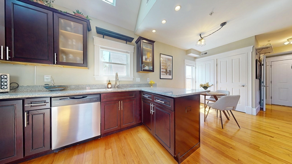 4 Cameron AVE #2, Somerville, MA Photo #8