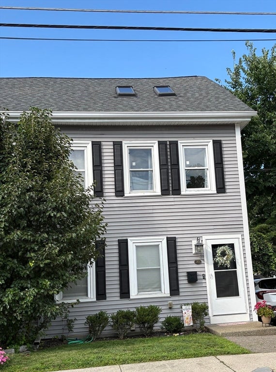 22 School St 22