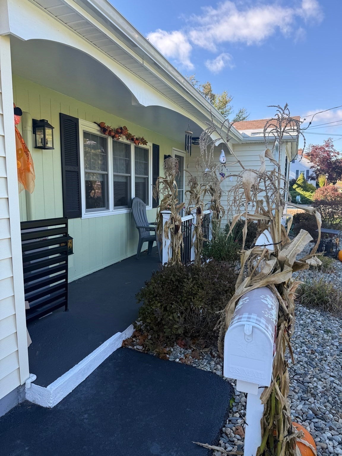 100 Montague St