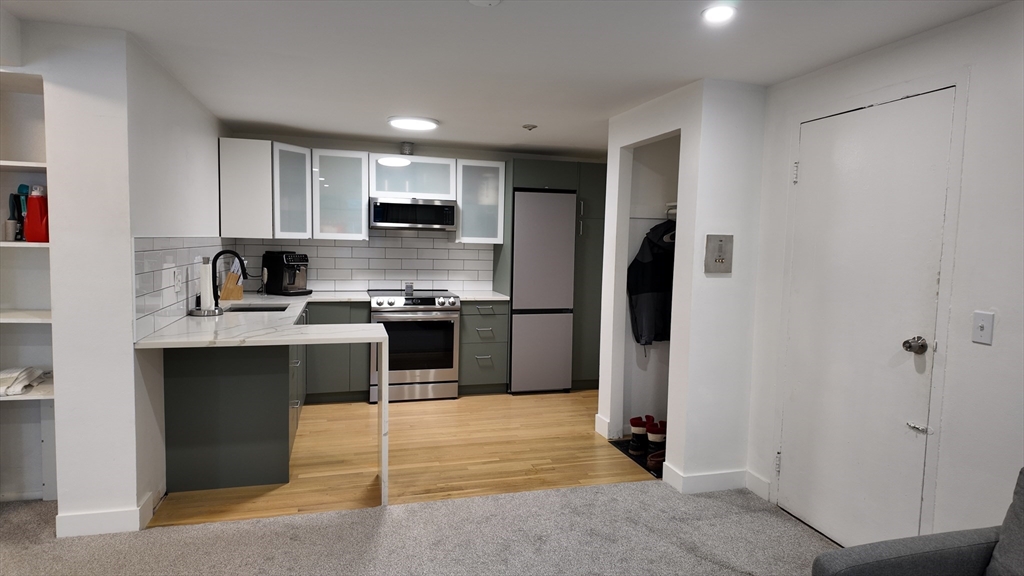 99 Cluff Crossing E9