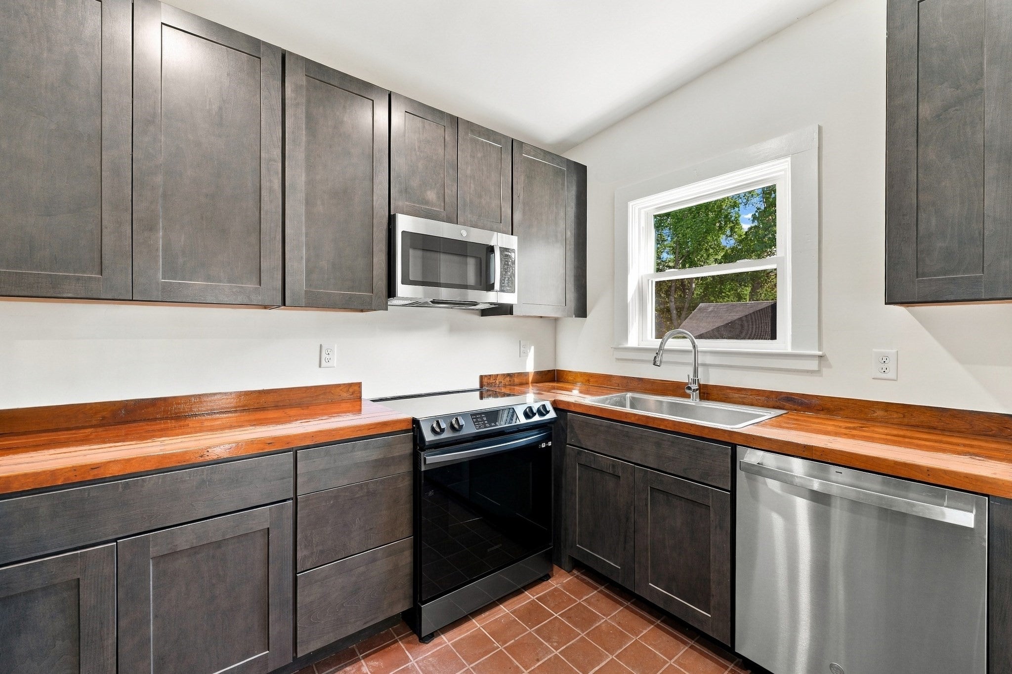 174 Hamilton St, Southbridge, MA Photo #21