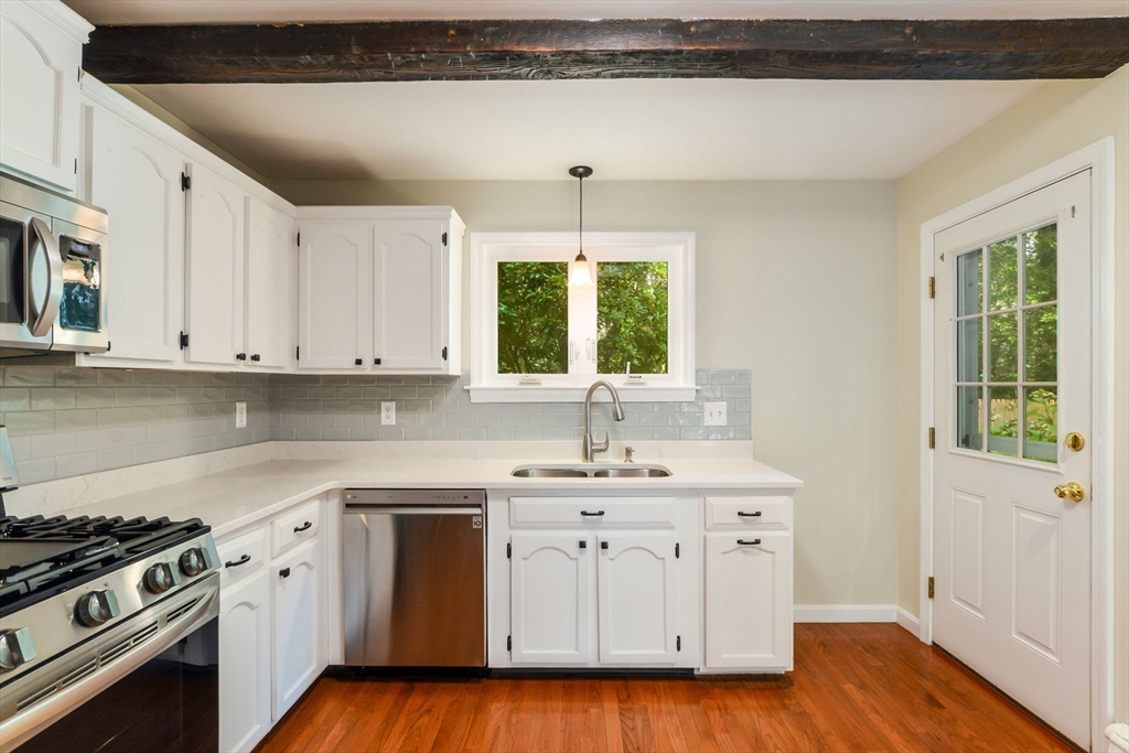 Dennis, Massachusetts 02638, United States, 3 Bedrooms Bedrooms, ,2 BathroomsBathrooms,Residential,Pending,42501