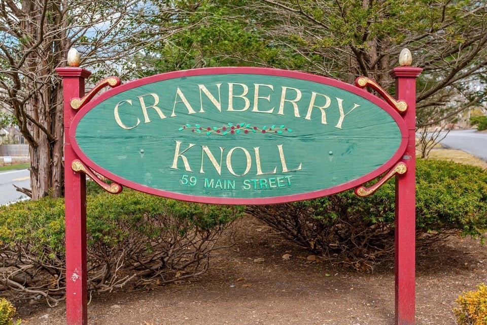 Dennis, Massachusetts 02638, United States, 3 Bedrooms Bedrooms, ,2 BathroomsBathrooms,Residential,Pending,42501