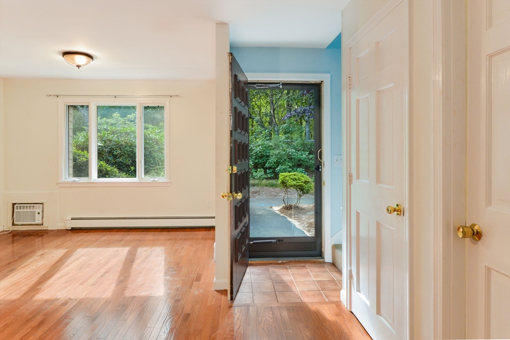 Dennis, Massachusetts 02638, United States, 3 Bedrooms Bedrooms, ,2 BathroomsBathrooms,Residential,Pending,42501