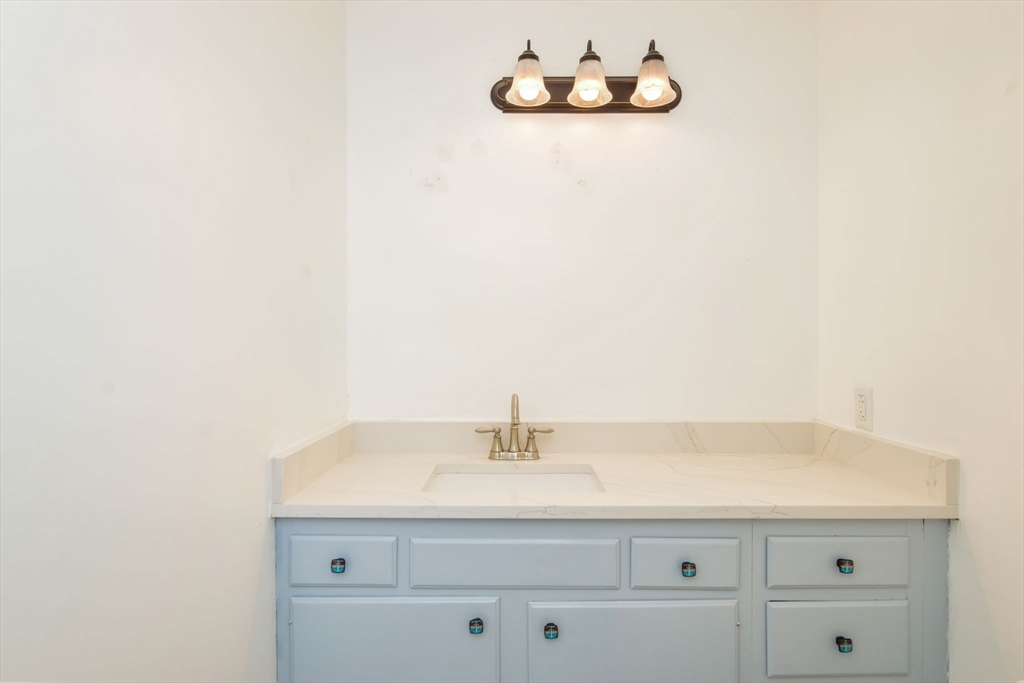 Dennis, Massachusetts 02638, United States, 3 Bedrooms Bedrooms, ,2 BathroomsBathrooms,Residential,Pending,42501