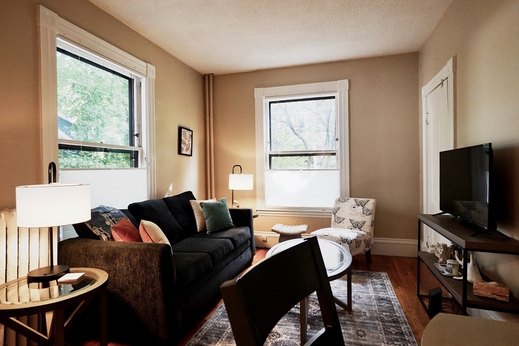 83 Pleasant St 3