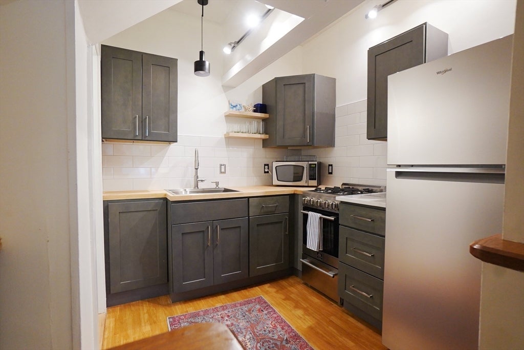 83 Pleasant St 3