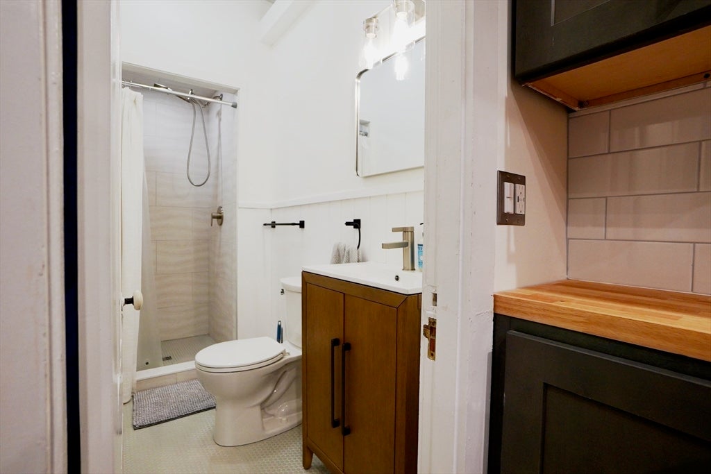 83 Pleasant St 3