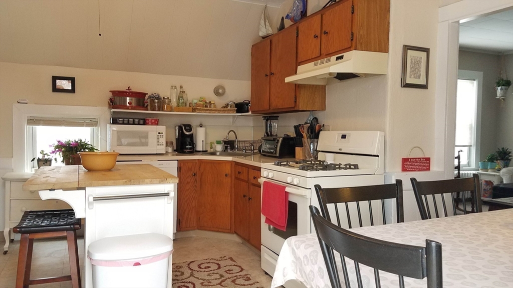 Franklin, Massachusetts 02038, United States, 4 Bedrooms Bedrooms, ,2 BathroomsBathrooms,Residential,Active,207572