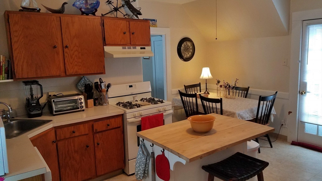 Franklin, Massachusetts 02038, United States, 4 Bedrooms Bedrooms, ,2 BathroomsBathrooms,Residential,Active,207572