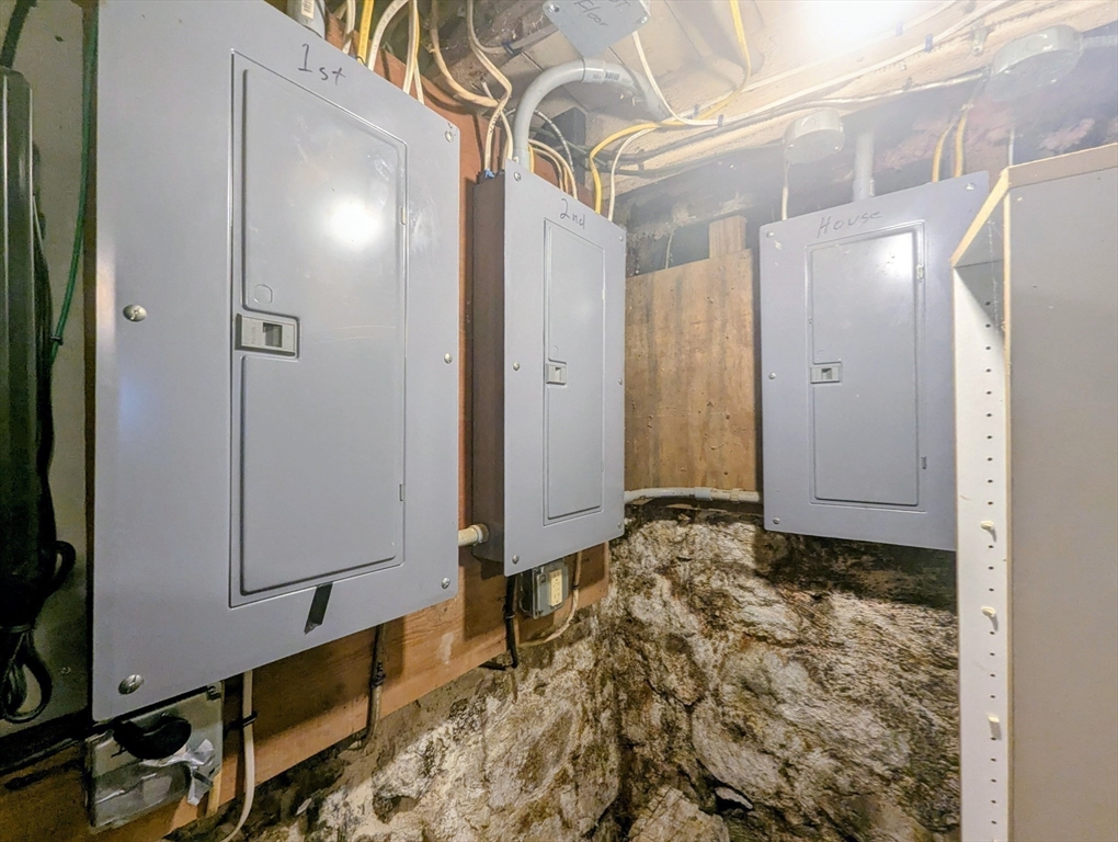 Franklin, Massachusetts 02038, United States, 4 Bedrooms Bedrooms, ,2 BathroomsBathrooms,Residential,Active,207572