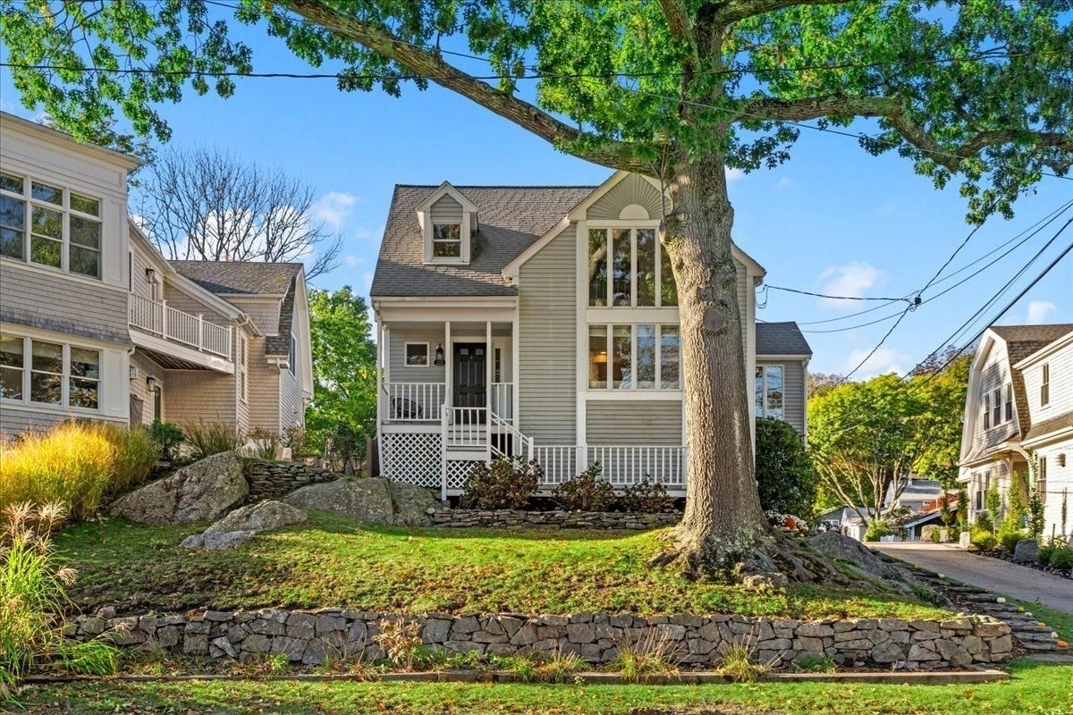 120 Downer Ave