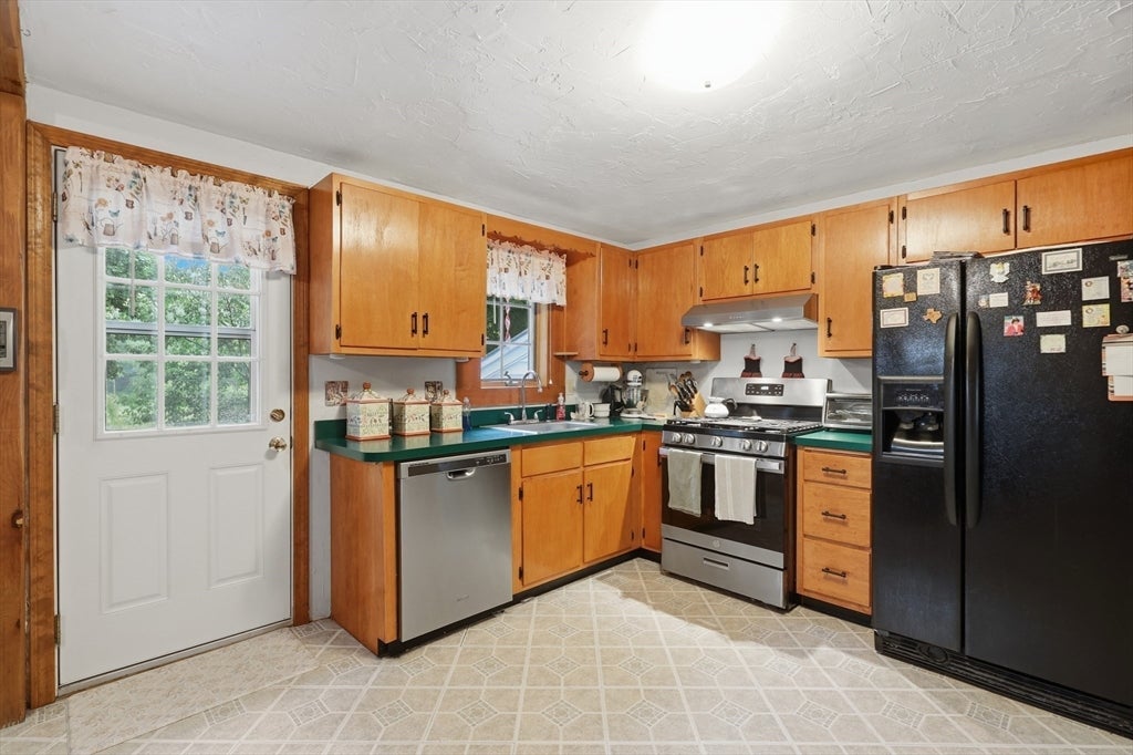 33 Rolling Ln, Hudson, MA, 33 Rolling Ln, Hudson, MA Photo #6