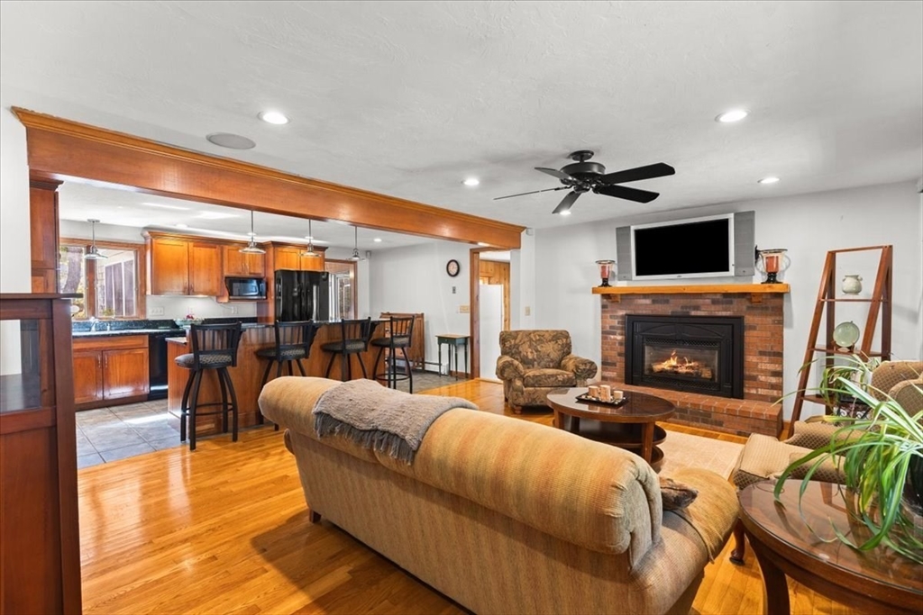 27 Emerald Ln