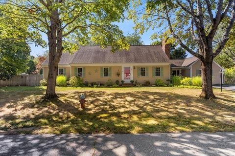 27 Emerald Ln Falmouth MA 02536