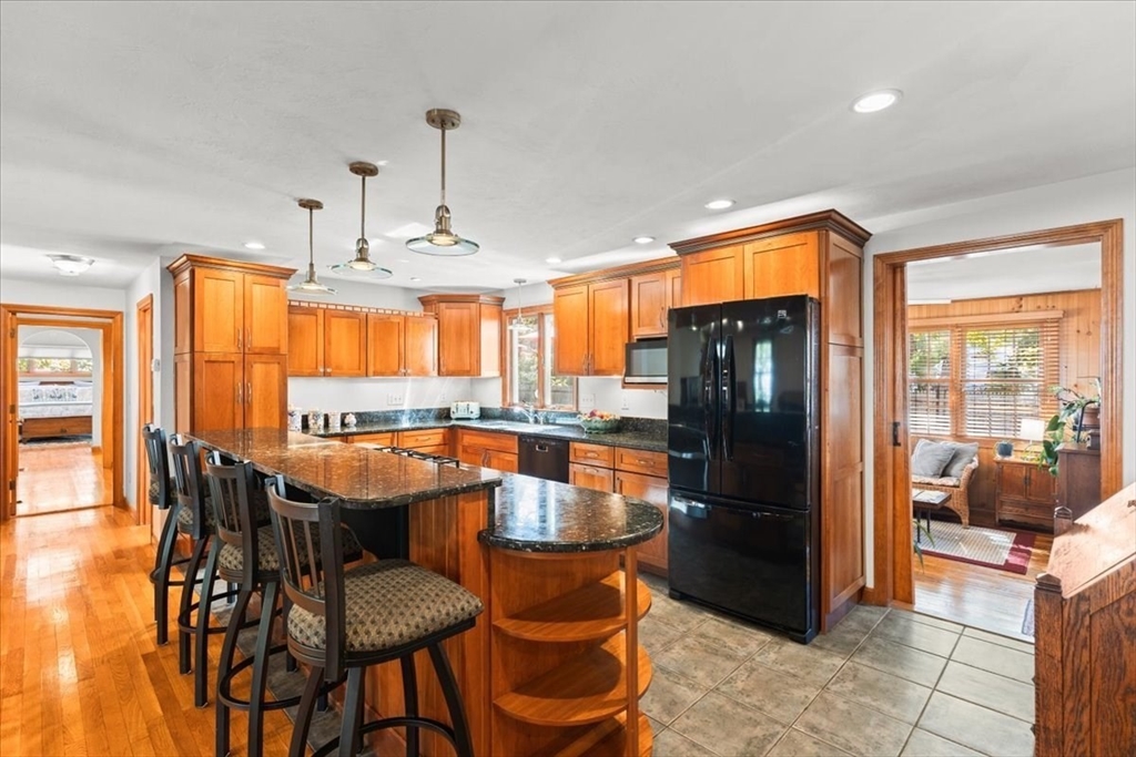27 Emerald Ln