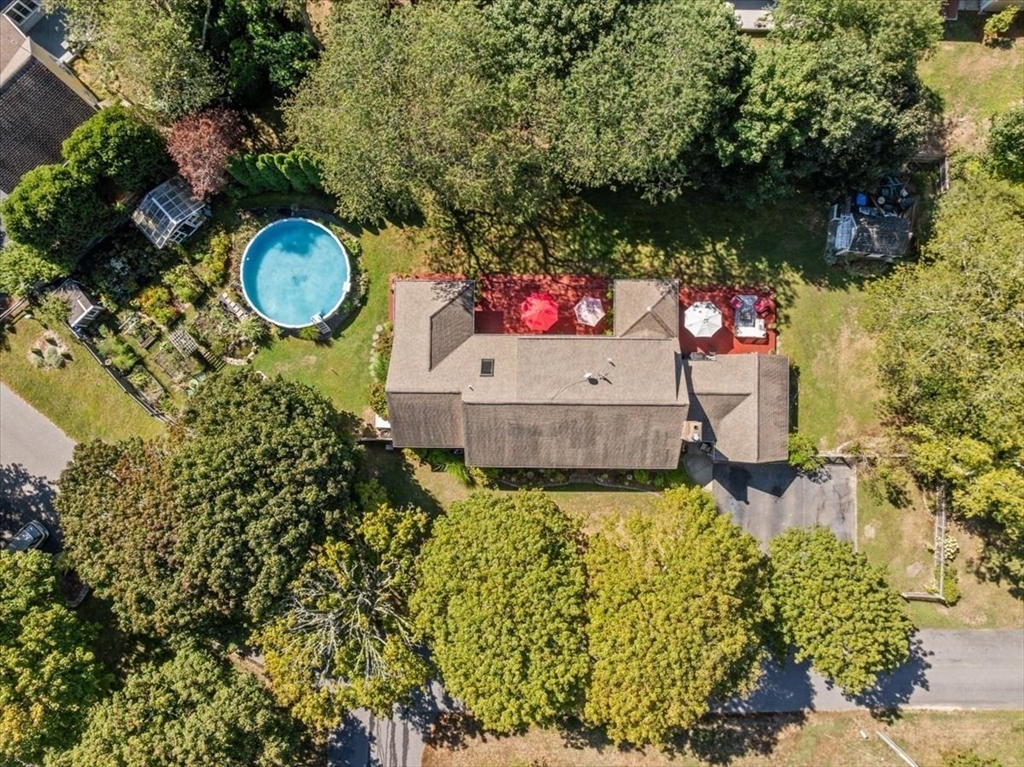 27 Emerald Ln