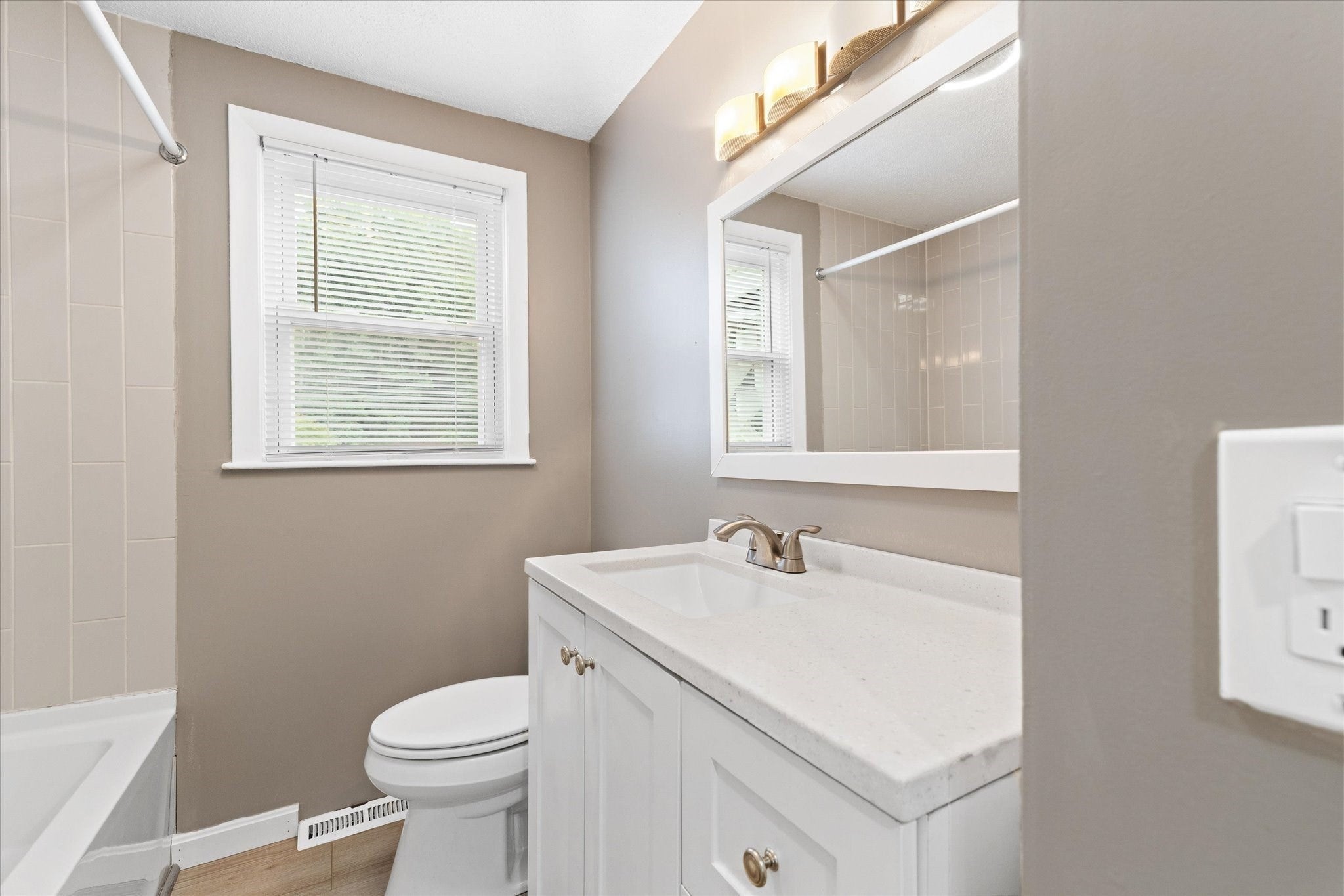 19 Cypress St, Oxford, MA Photo #18