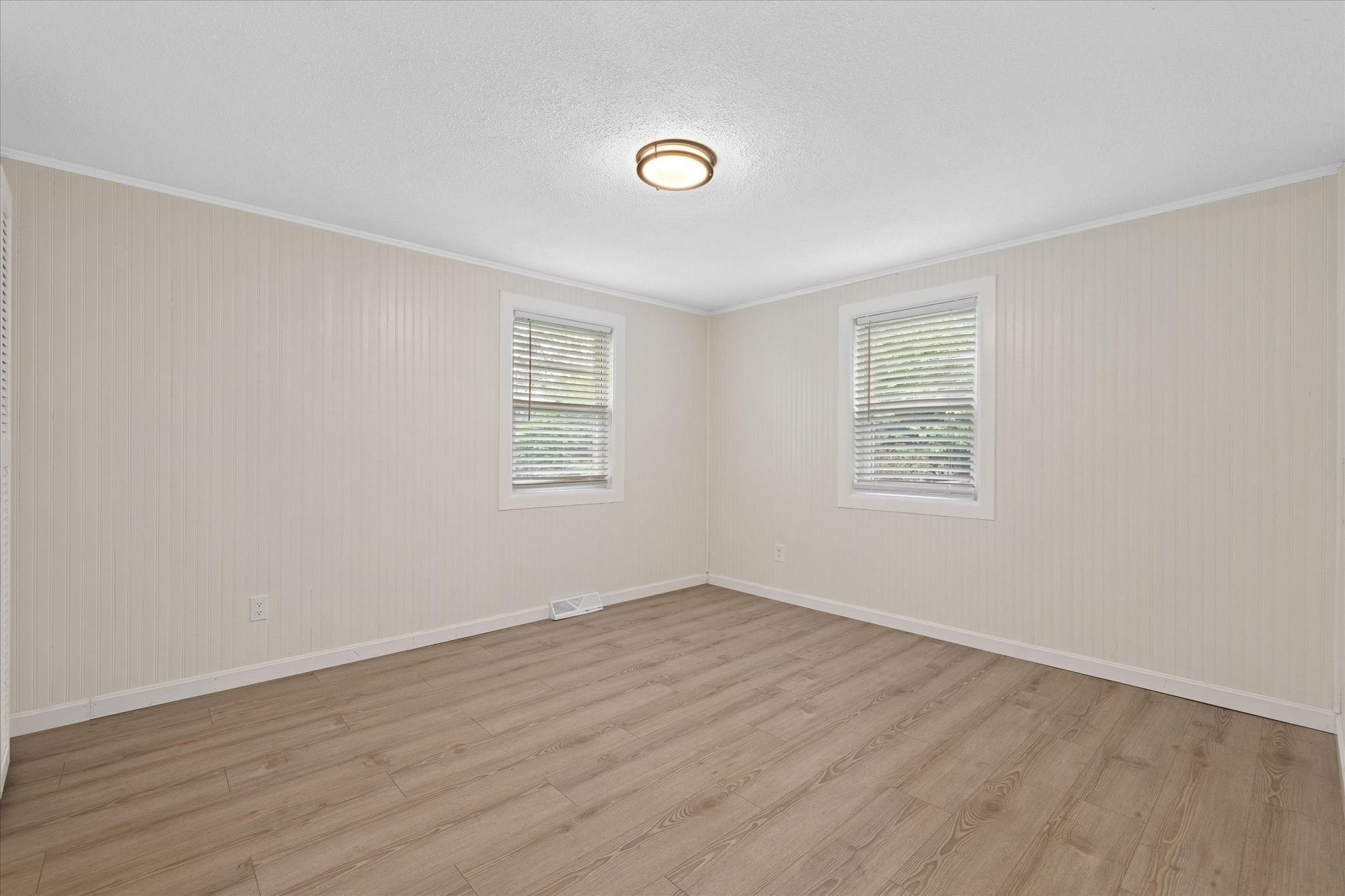 19 Cypress St, Oxford, MA Photo #13