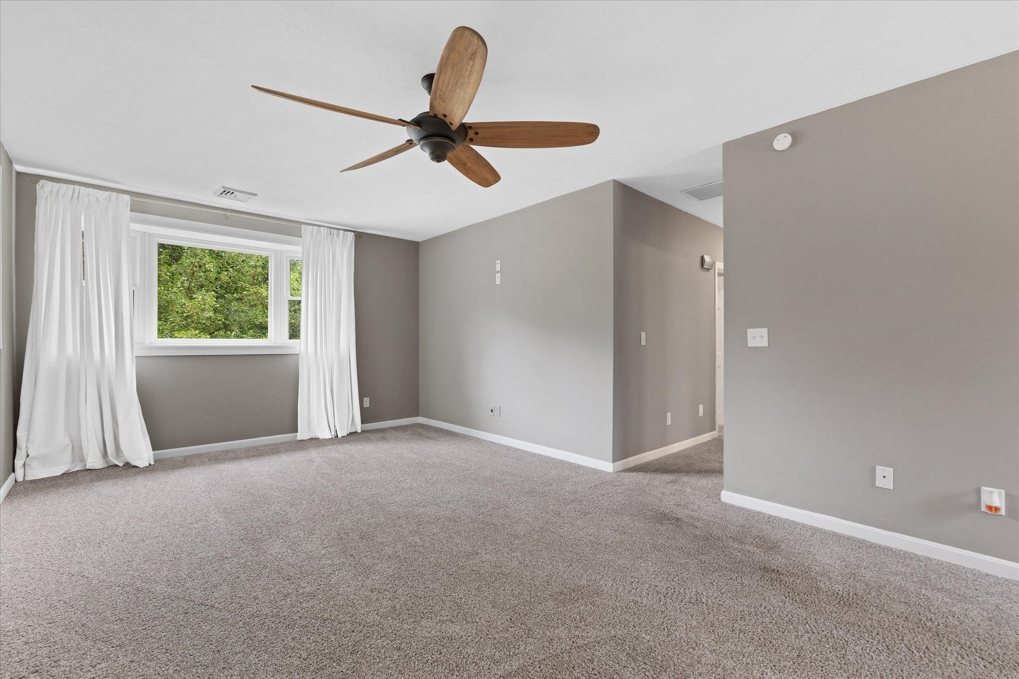 19 Cypress St, Oxford, MA Photo #21