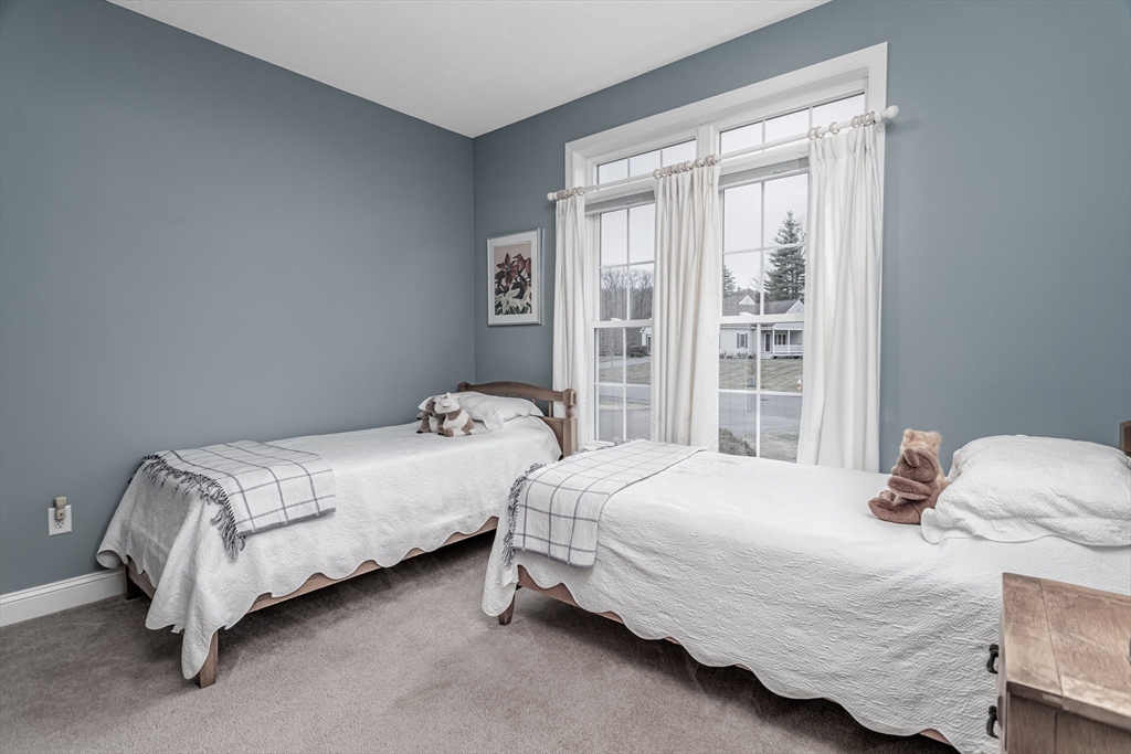100 Nicholas Dr 100