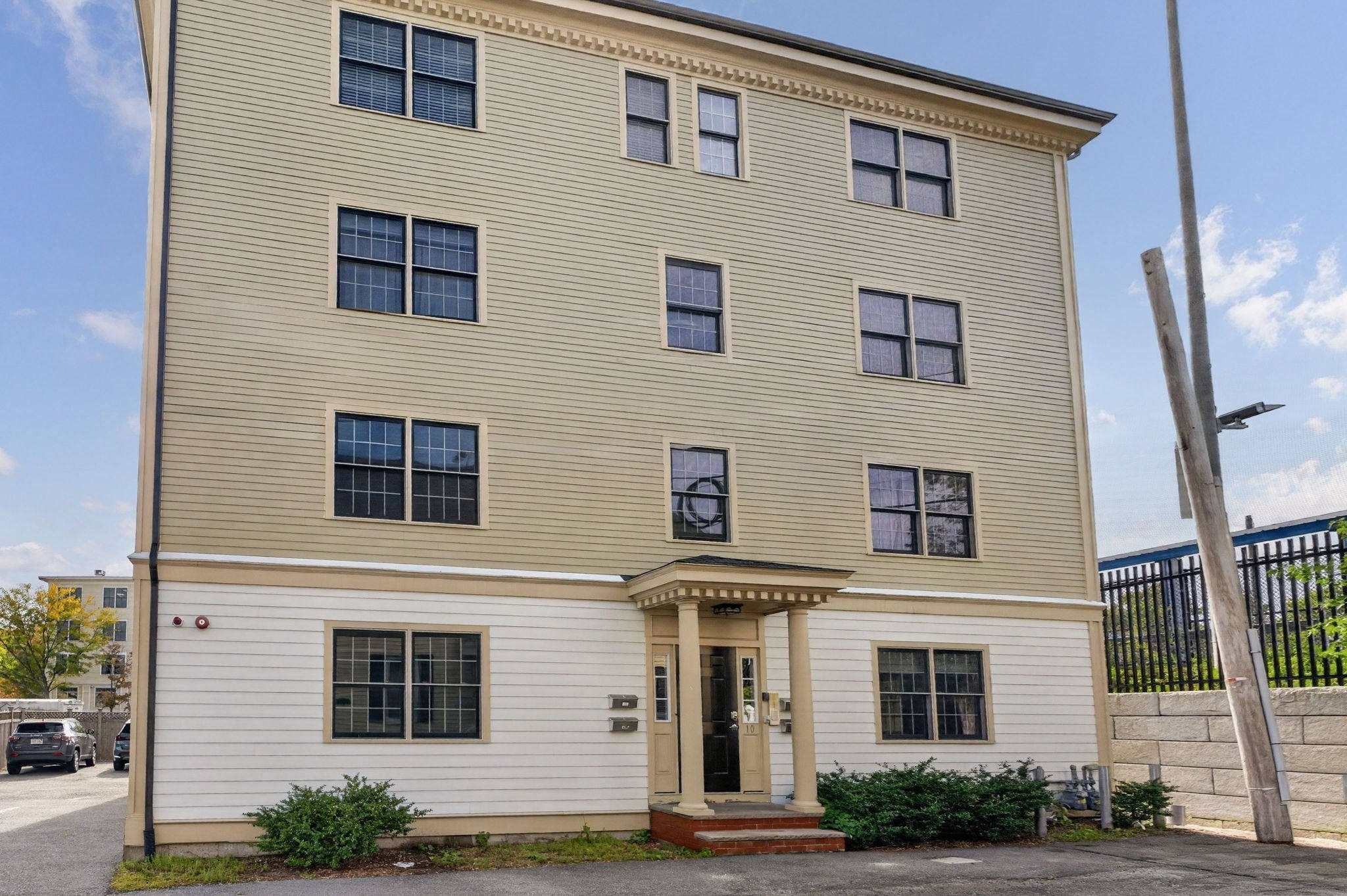 10 Allen Ct 1