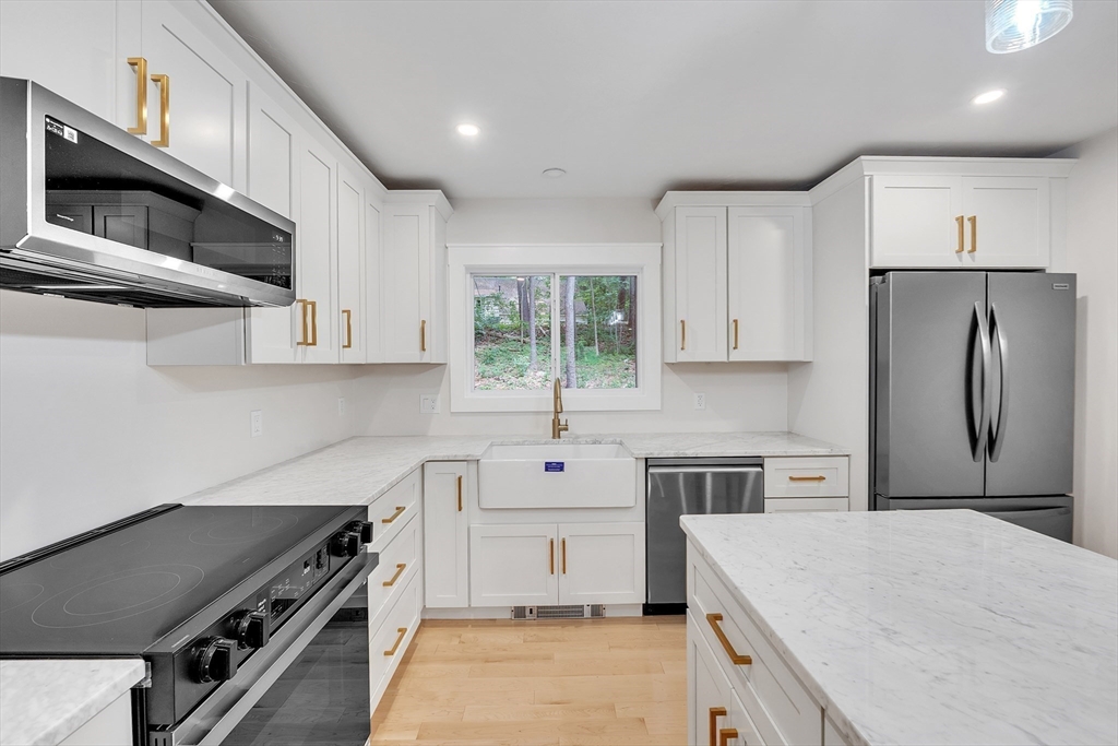 7 Woodlawn Dr