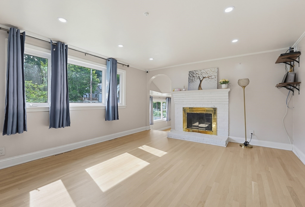 14 Lewis Rd