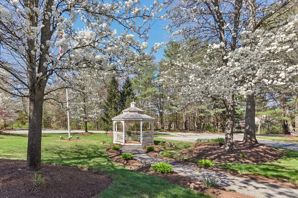 34 Meetinghouse Lane 207