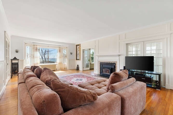 21 Bay View Dr