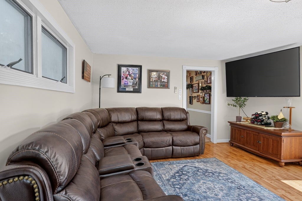 18 Ellis St, Woburn, MA Photo #22