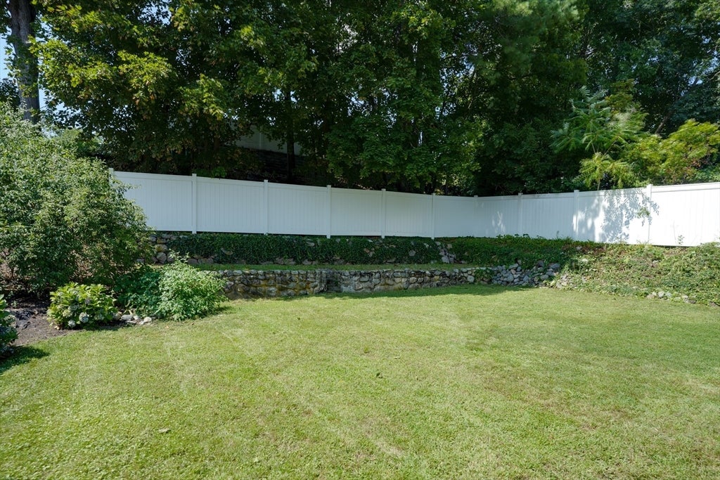 18 Ellis St, Woburn, MA Photo #9