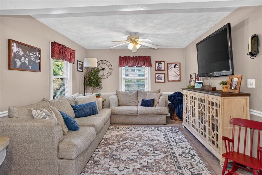 18 Ellis St, Woburn, MA Photo #17