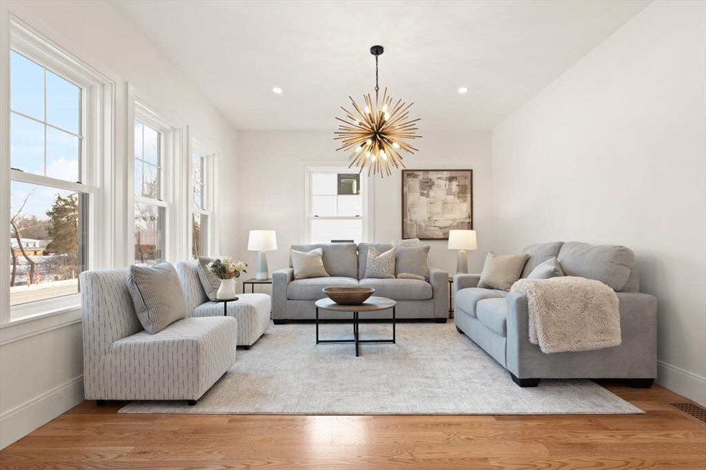 19 Brothers Way/295 Dean St