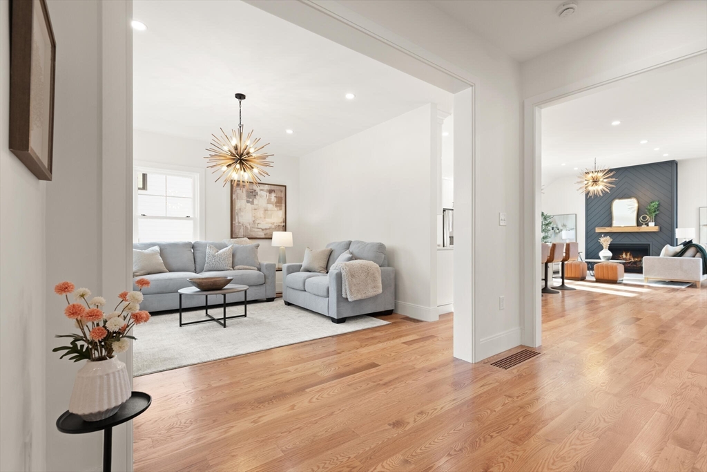 19 Brothers Way/295 Dean St