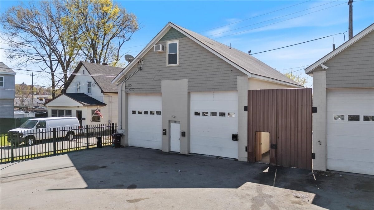 Photo of 33 Garfield St, Lawrence, MA