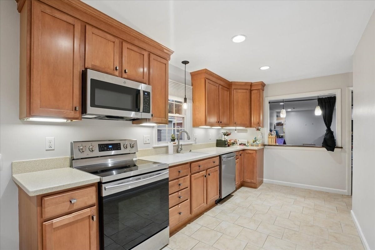 8 Brown Rd, Shirley, MA, 8 Brown Rd, Shirley, MA Photo #3
