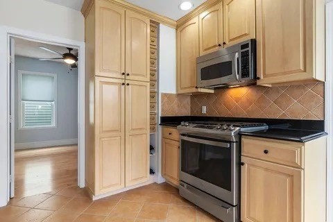 541 Washington 2