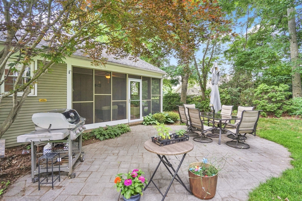27 Eastwood Dr