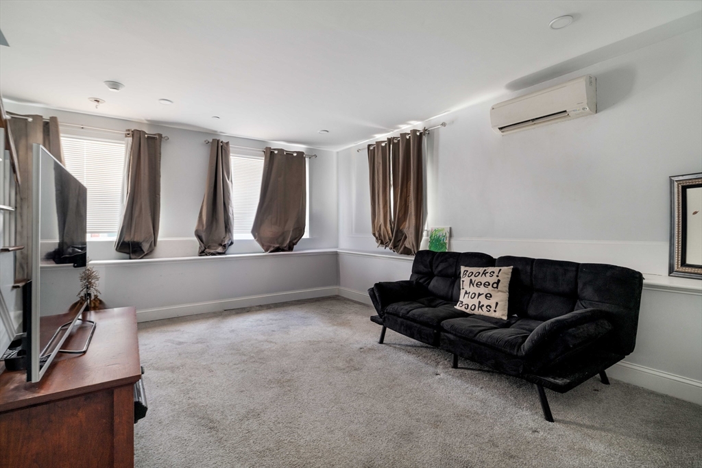 109 Main St 1