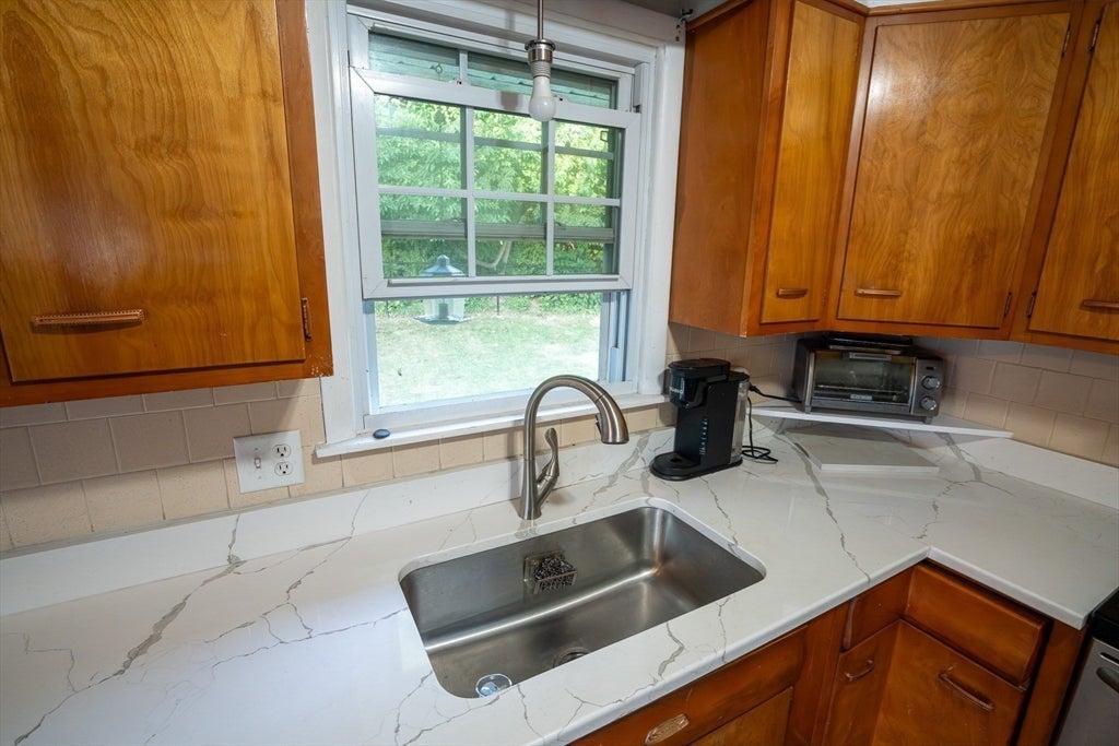 65 Harold St, Worcester, MA, 65 Harold St, Worcester, MA Photo #8