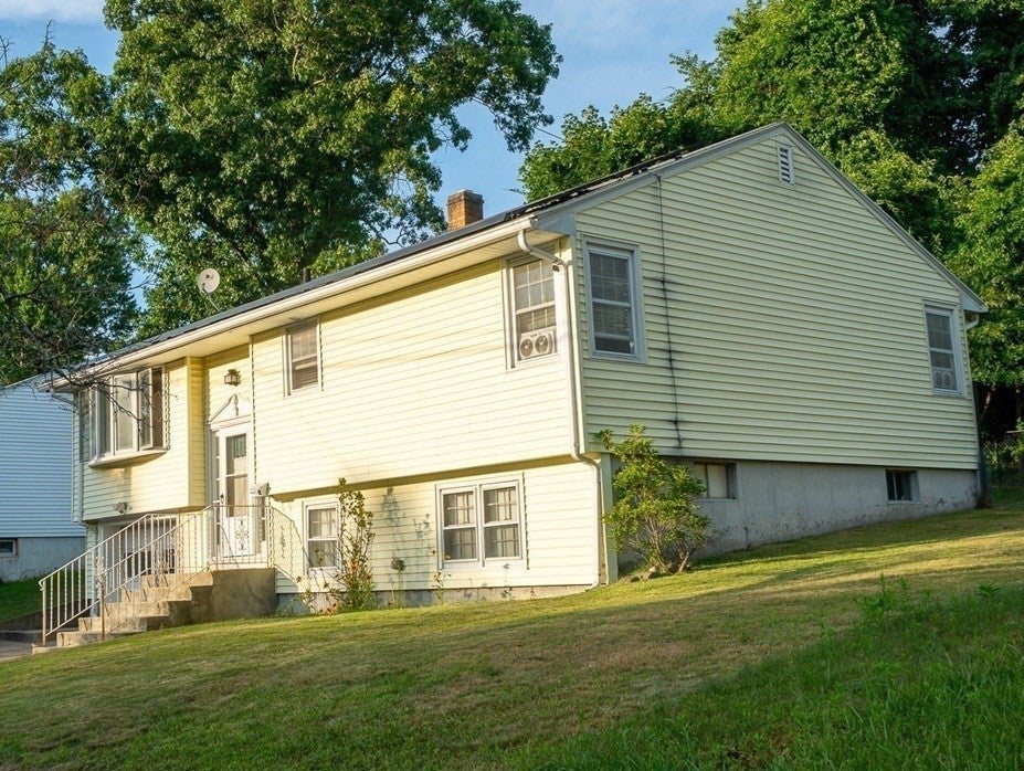 Photo of 65 Harold St, Worcester, MA