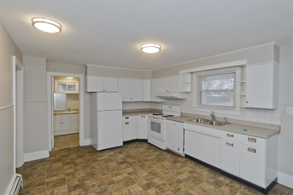 177 Marion St, Chicopee, MA, 177 Marion St, Chicopee, MA Photo #11