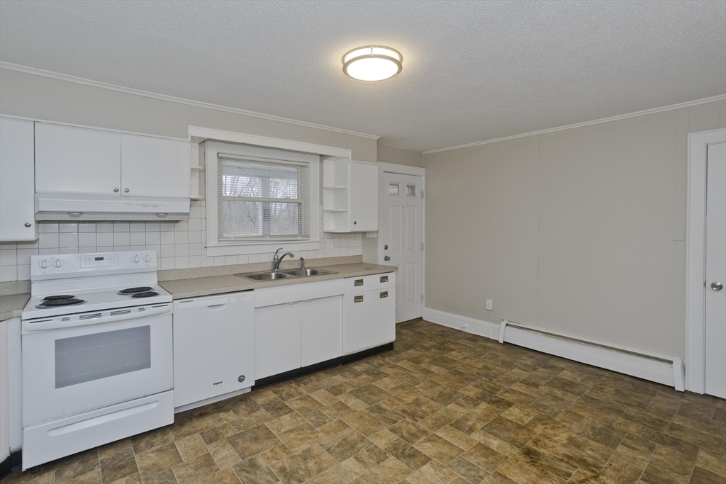 177 Marion St, Chicopee, MA, 177 Marion St, Chicopee, MA Photo #12