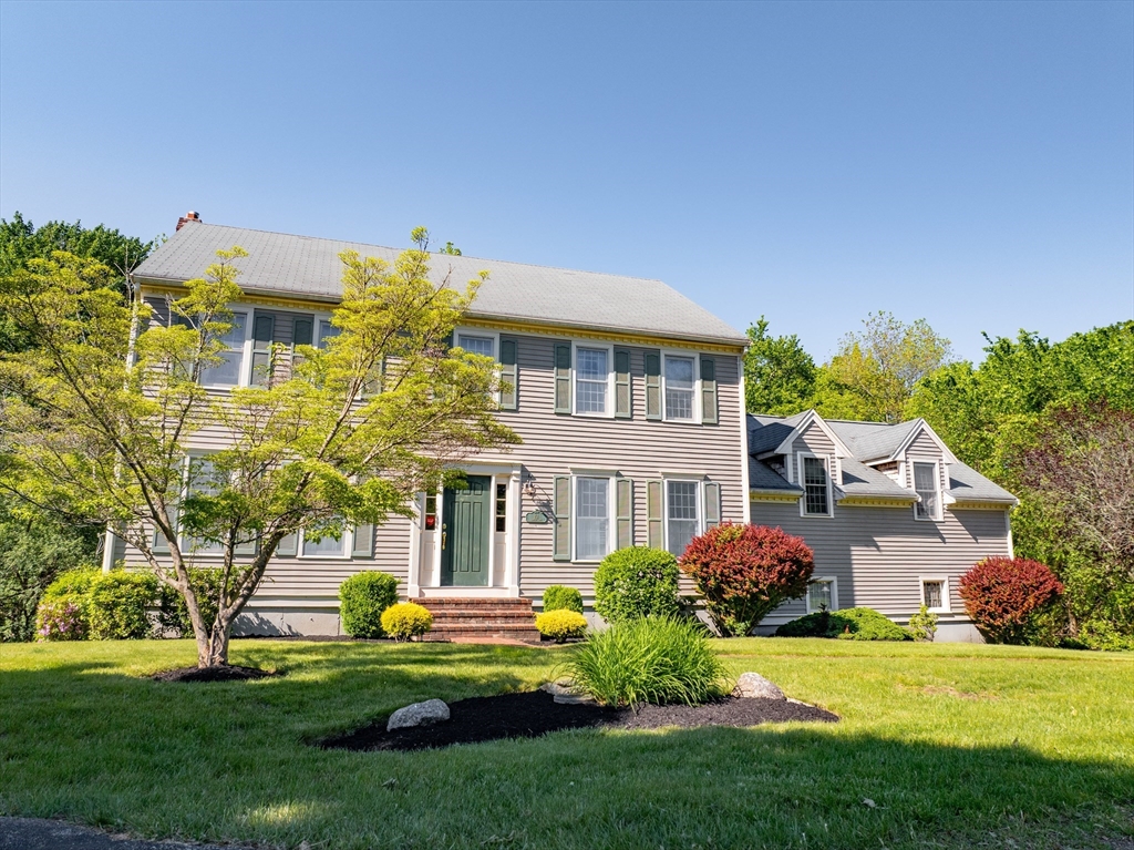 101 Lester Ln