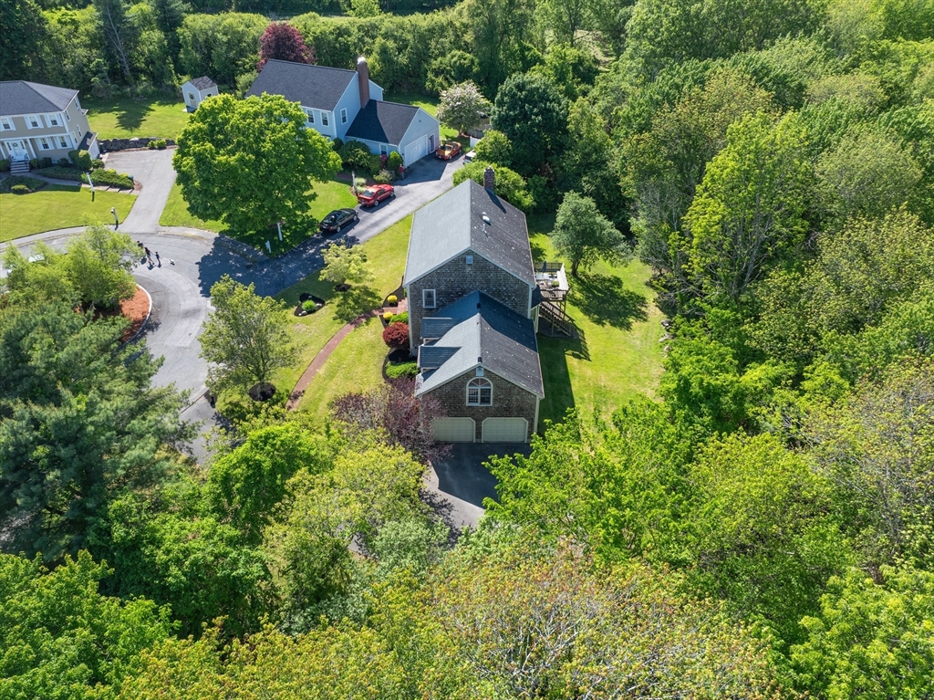 101 Lester Ln