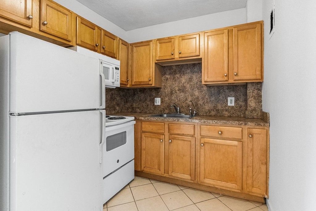 46 Adams St D6